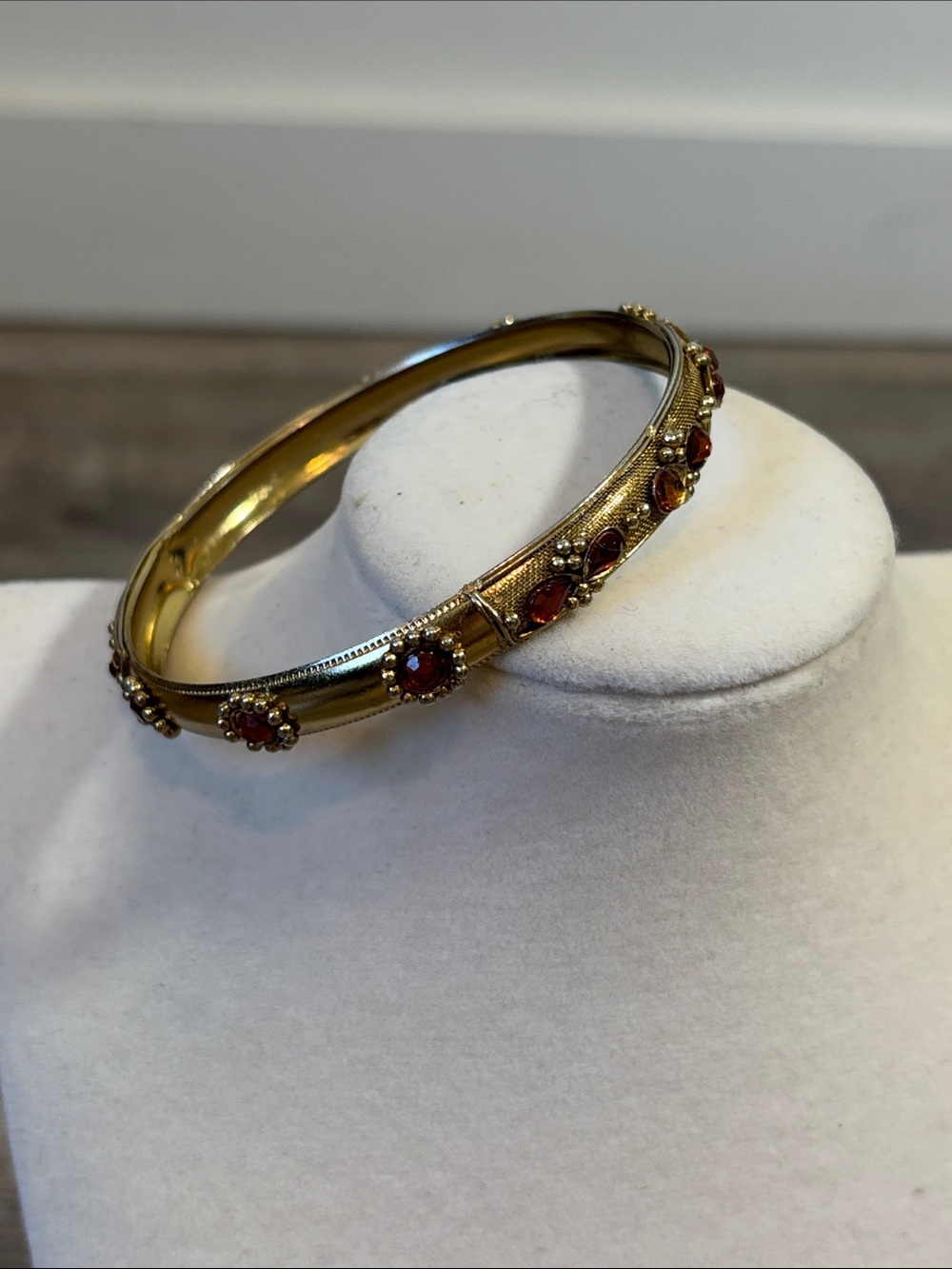 3/$10💕 Gold-Tone Red Gemstone Bangle Bracelet
